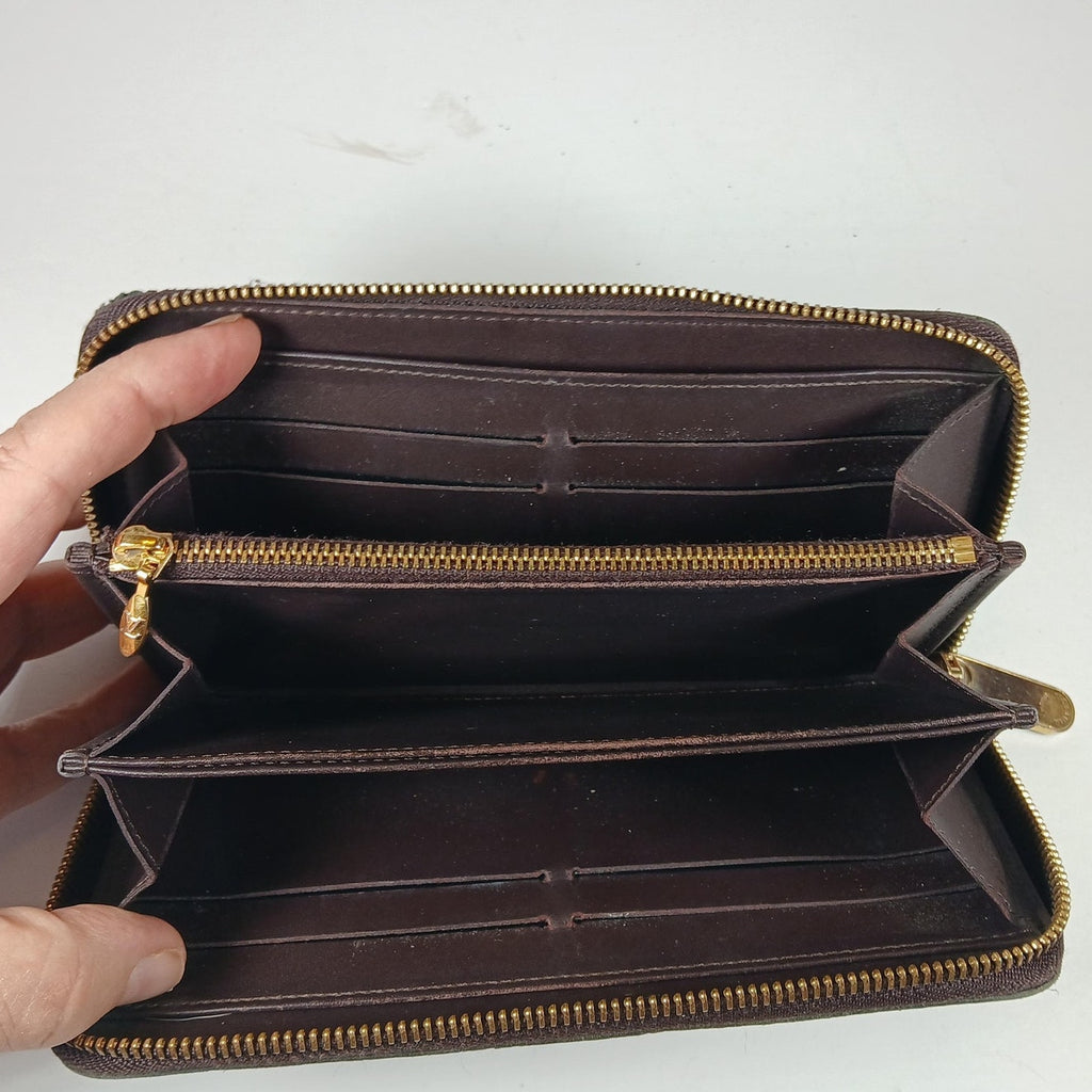 LOUIS VUITTON Vernis Amarante Patent Leather Zippy Wallet in Burgundy