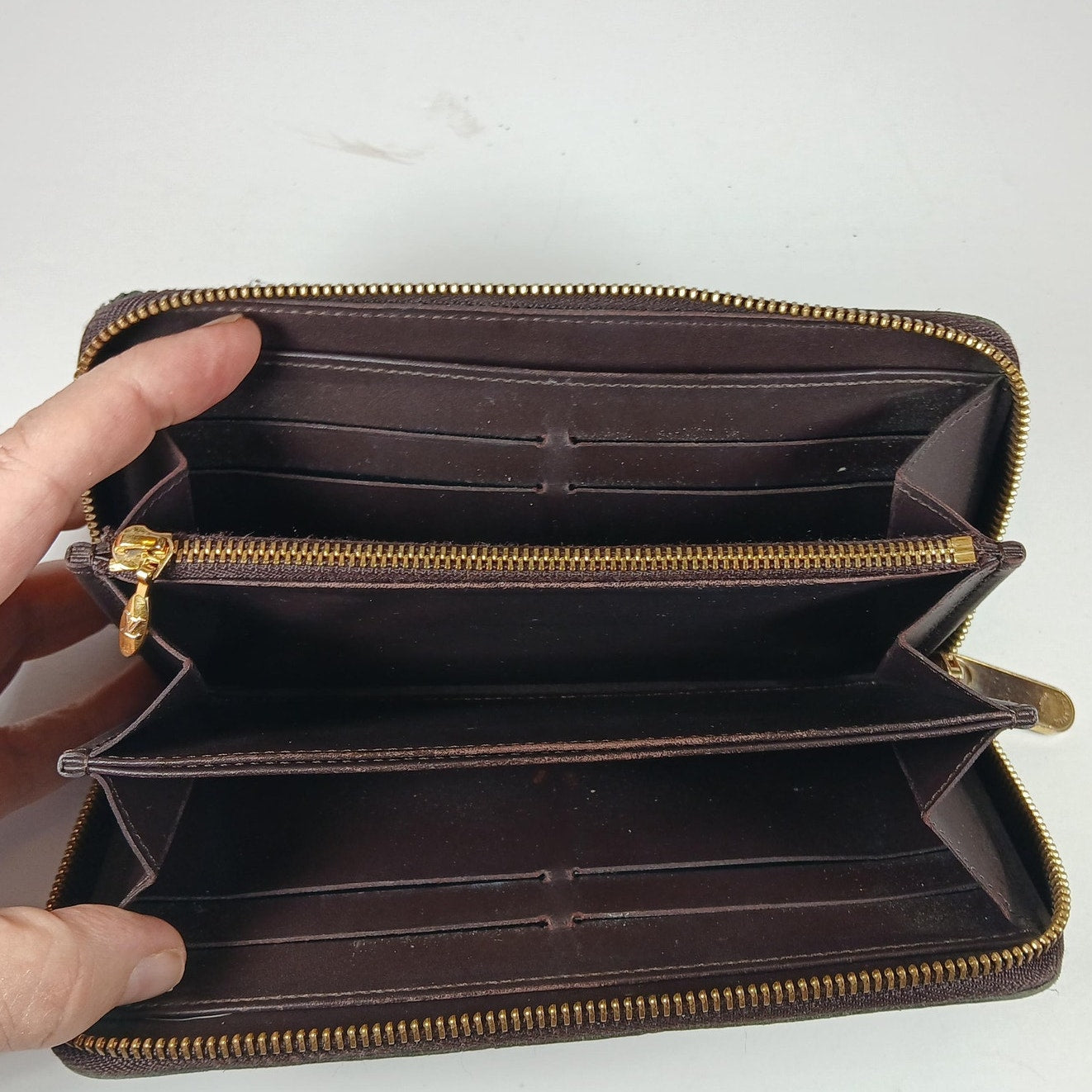 LOUIS VUITTON Vernis Amarante Patent Leather Zippy Wallet in Burgundy
