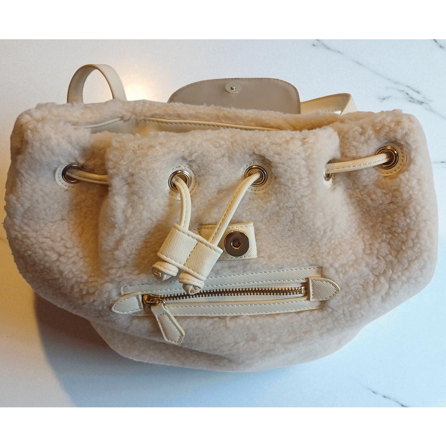 Samantha Thavasa Petit choice Ivory fluffy sherpa backpack