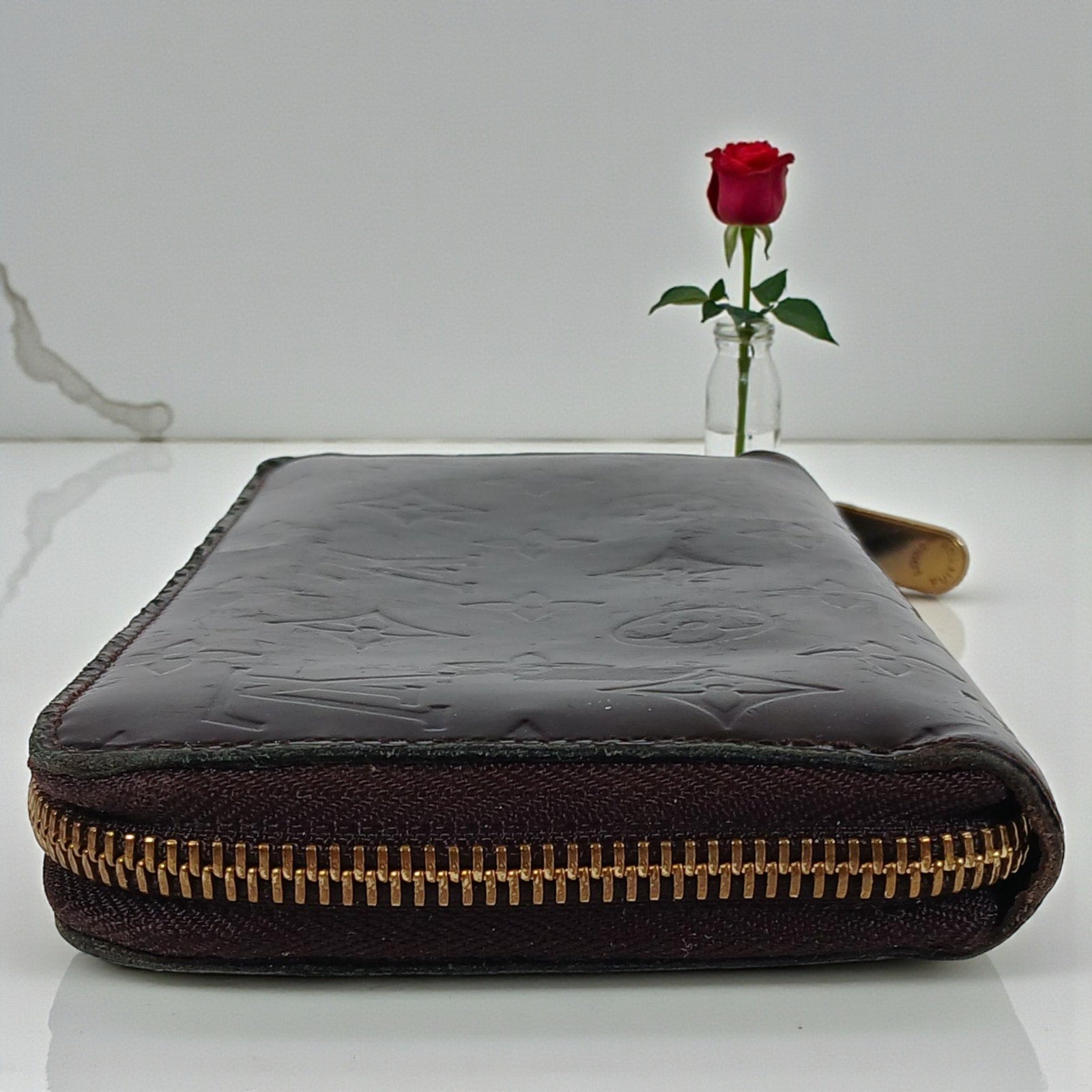 LOUIS VUITTON Vernis Amarante Patent Leather Zippy Wallet in Burgundy