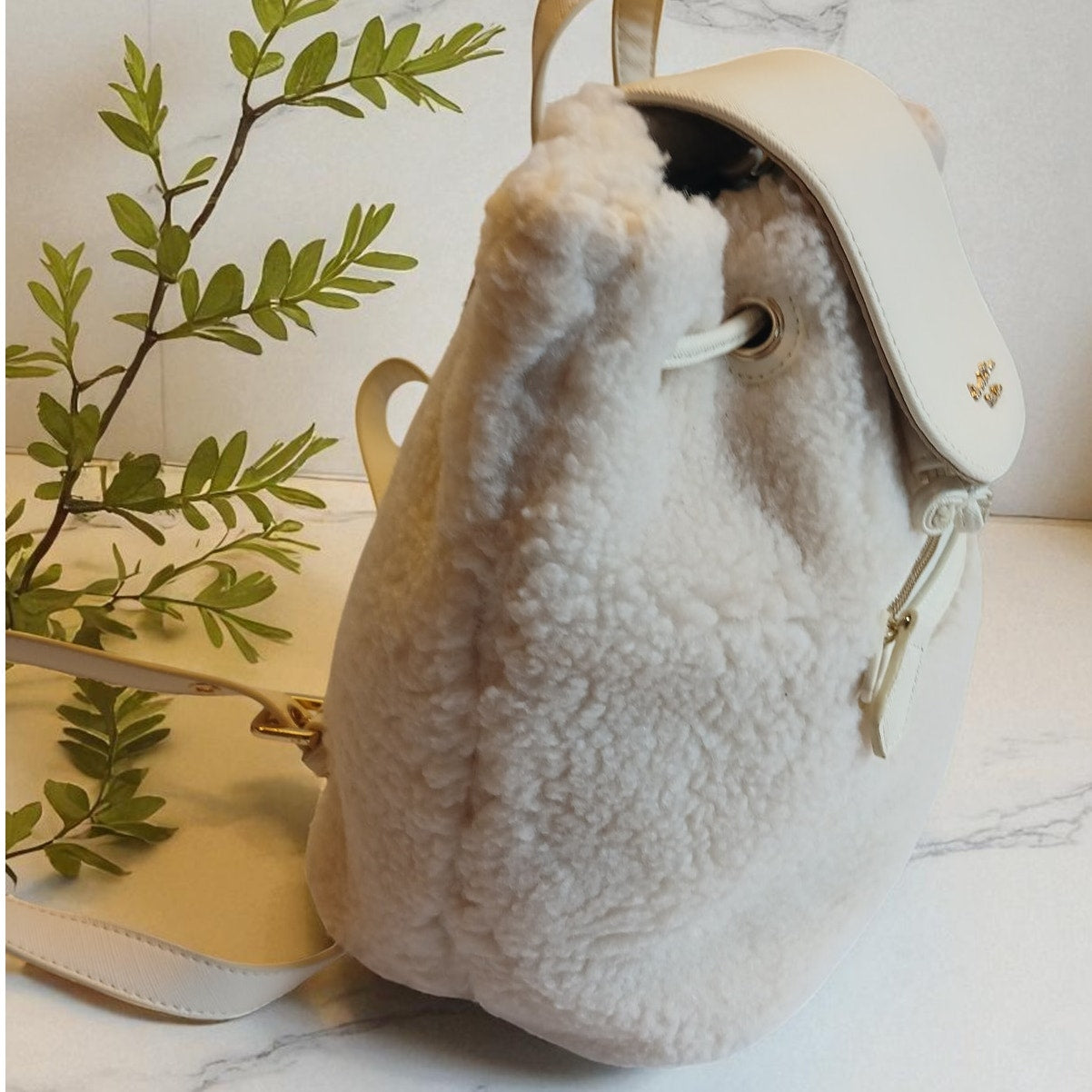 Samantha Thavasa Petit choice Ivory fluffy sherpa backpack