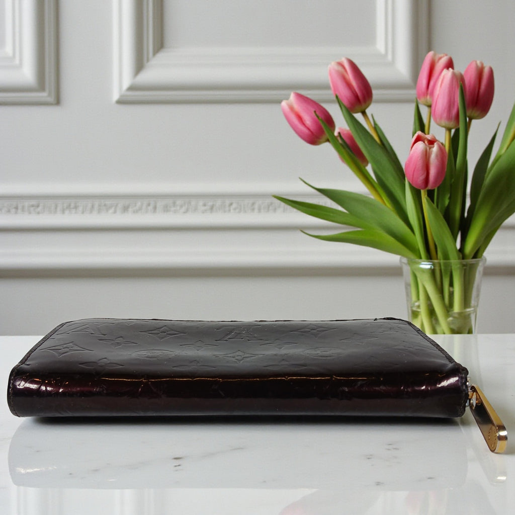 LOUIS VUITTON Vernis Amarante Patent Leather Zippy Wallet in Burgundy